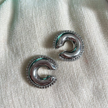 Cargar imagen en el visor de la galería, Ear Cuff Sabina (plateados)
